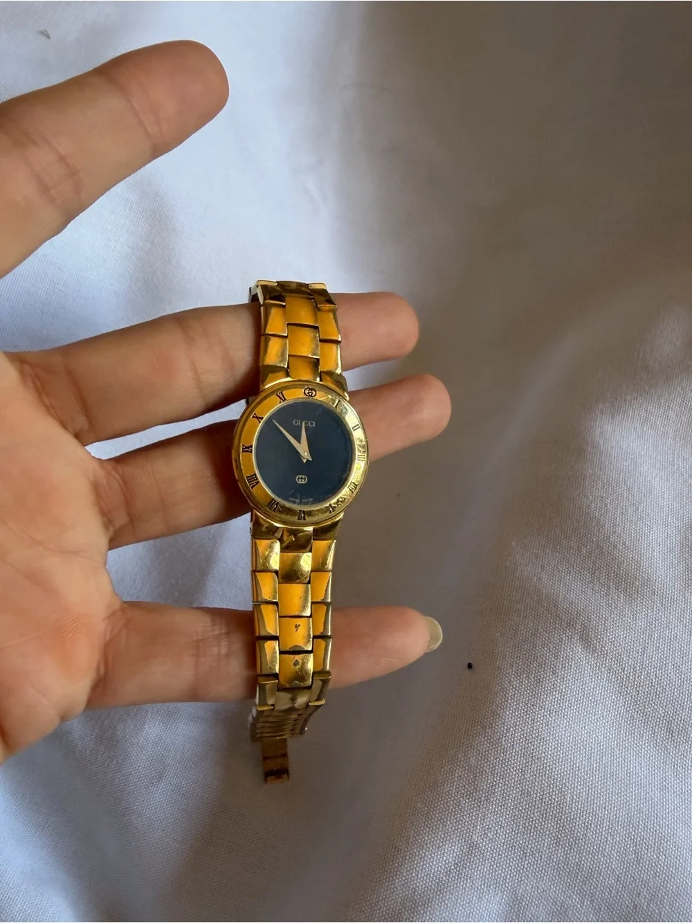 Gucci 3300L Swiss Made Gold Tone Black Dial Women’s Quartz Watch 25.5mm Runs